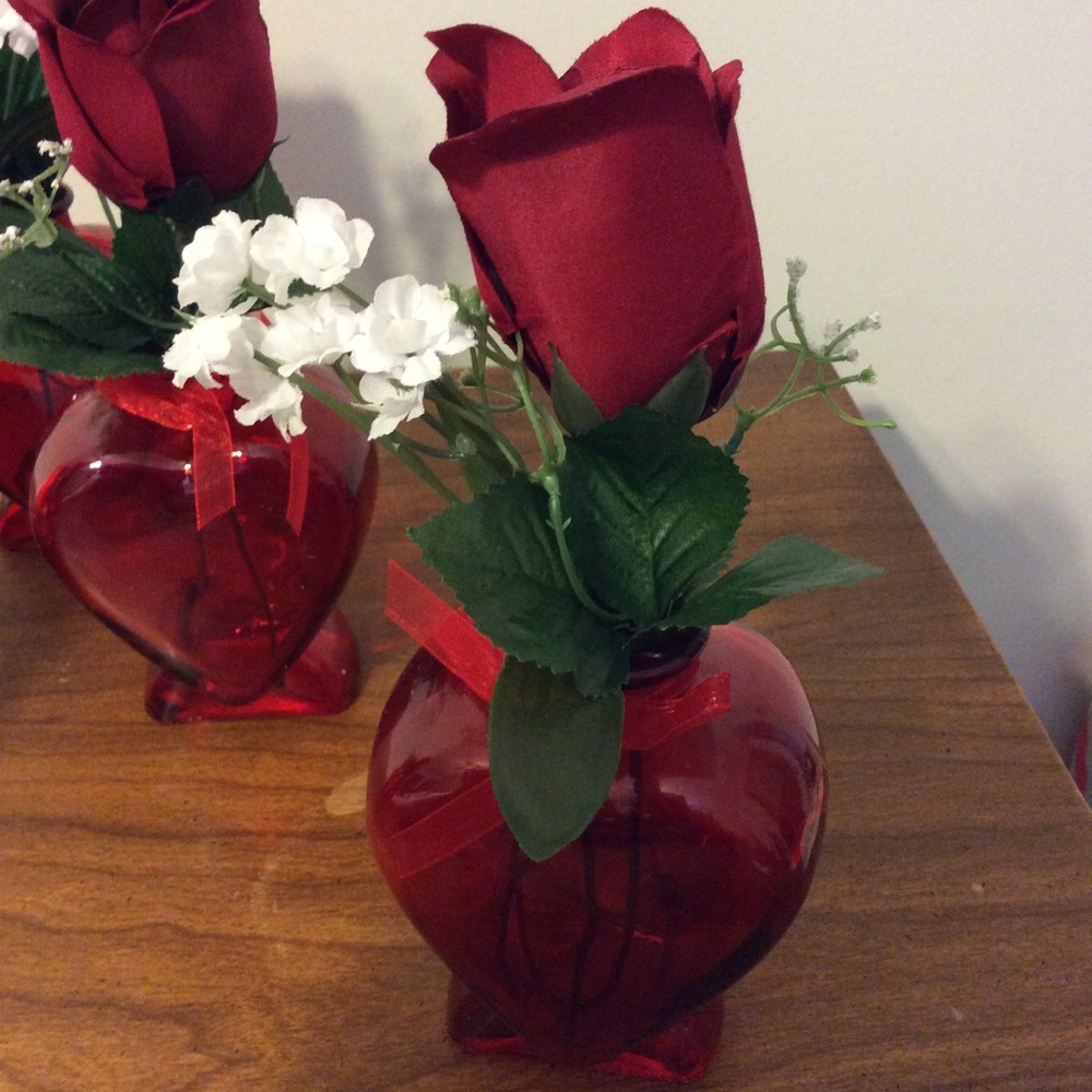 6 Small Heart Vases - Picture 2 of 8